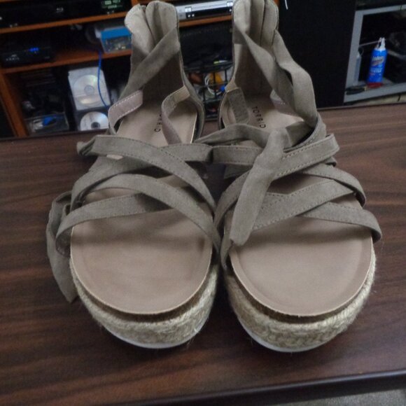 Torrid NWOT Strappy Flatform Sandal - Faux Suede Taupe 13 (WW) Size Lace Up - Picture 1 of 4